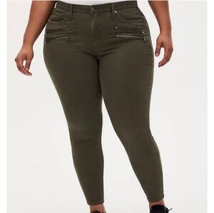 Torrid Super Soft Sky High Skinny Jeans, Zippers, Size 22R, Green, EUC